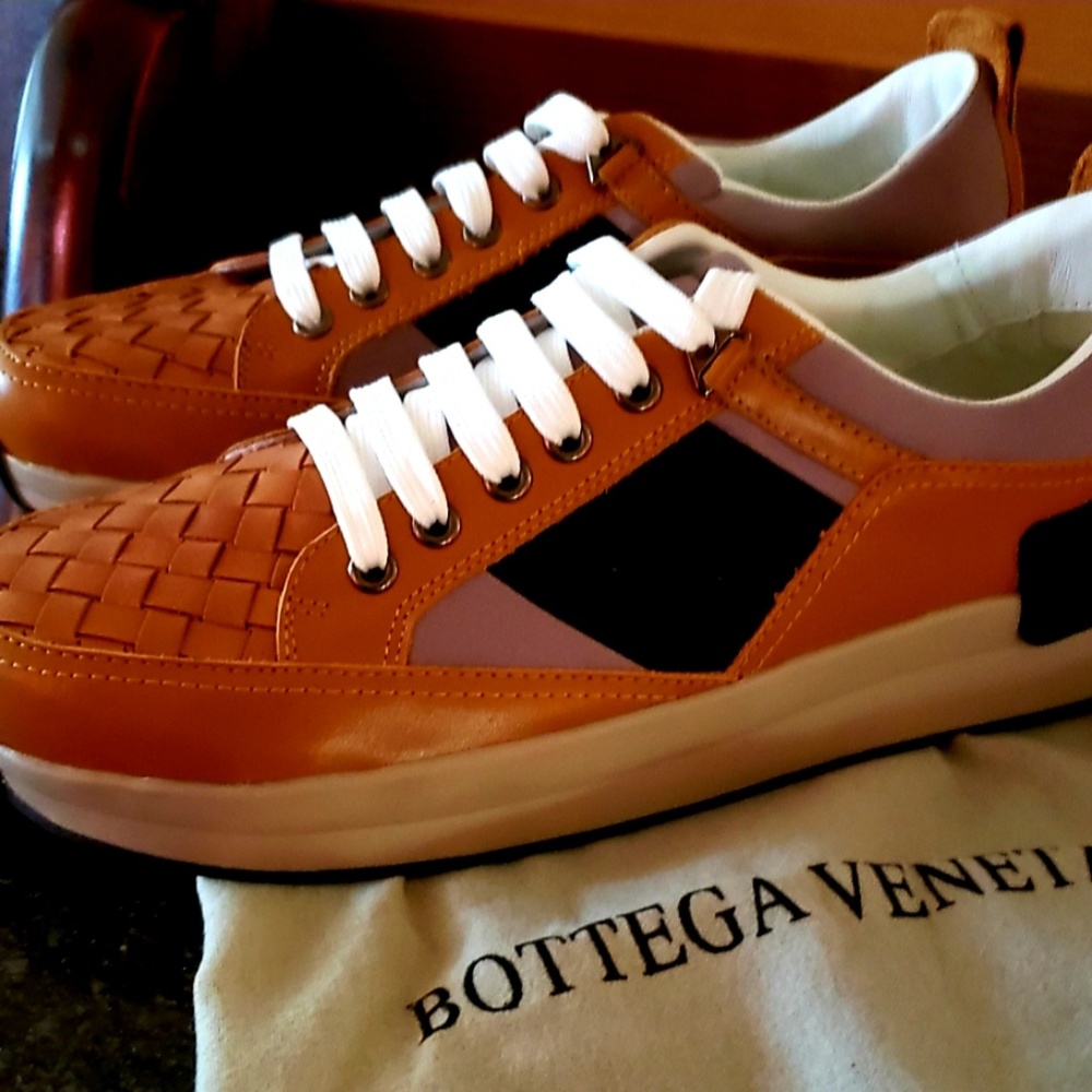 Bottega sneaks